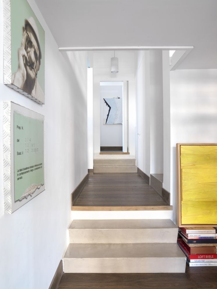 CASA AL GIANICOLO [2009], na3 - studio di architettura na3 - studio di architettura Modern Corridor, Hallway and Staircase Wood Wood effect