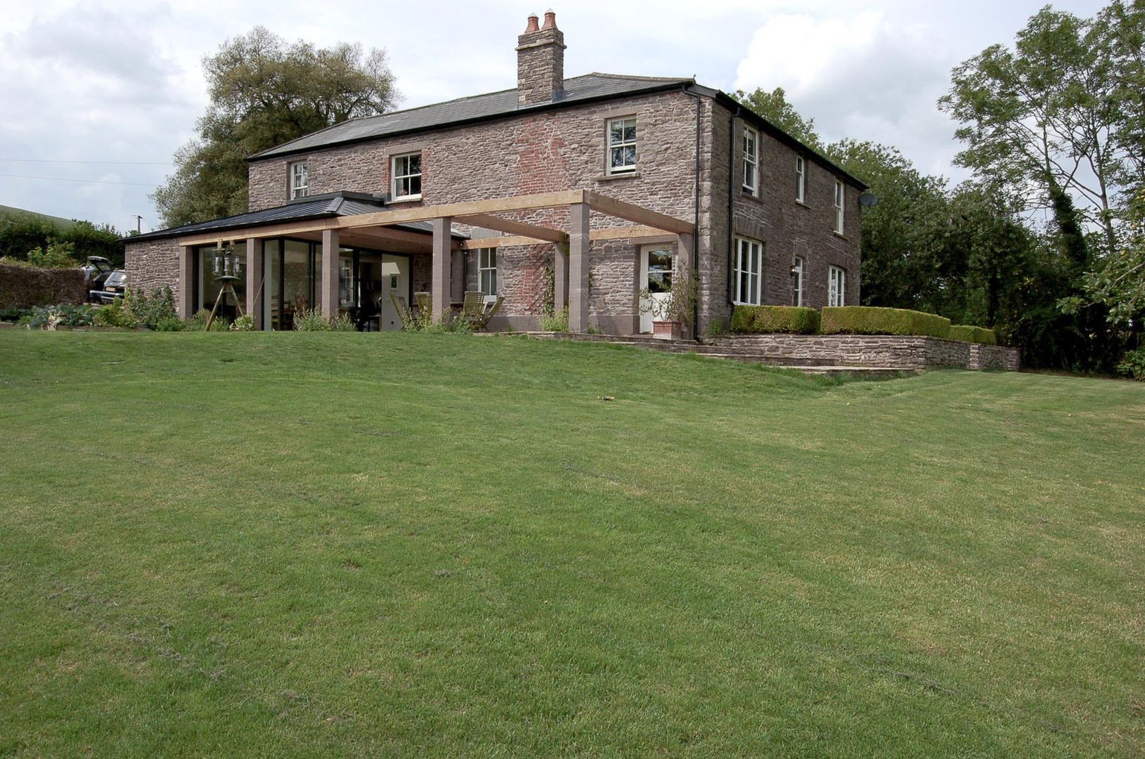 The Old Rectory, Wolvesnewton, Emmett Russell Architects Emmett Russell Architects حديقة