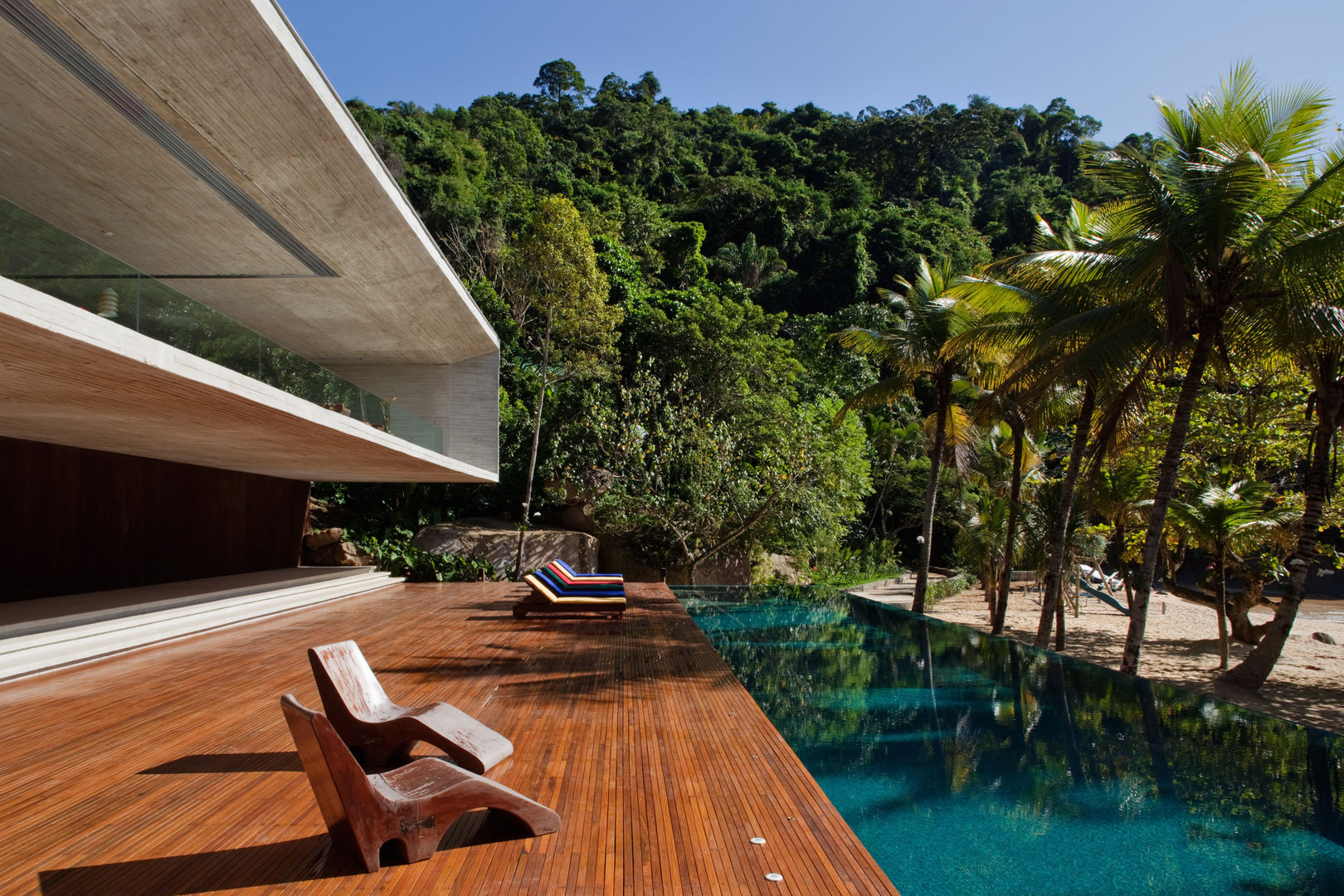 Paraty House, Studio MK27 Studio MK27 مسبح