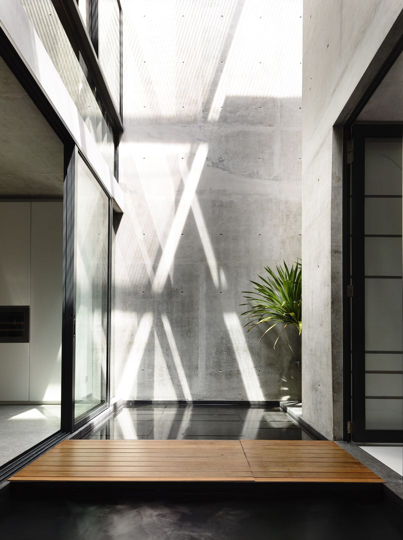 Well of Light, HYLA Architects HYLA Architects Modern walls & floors