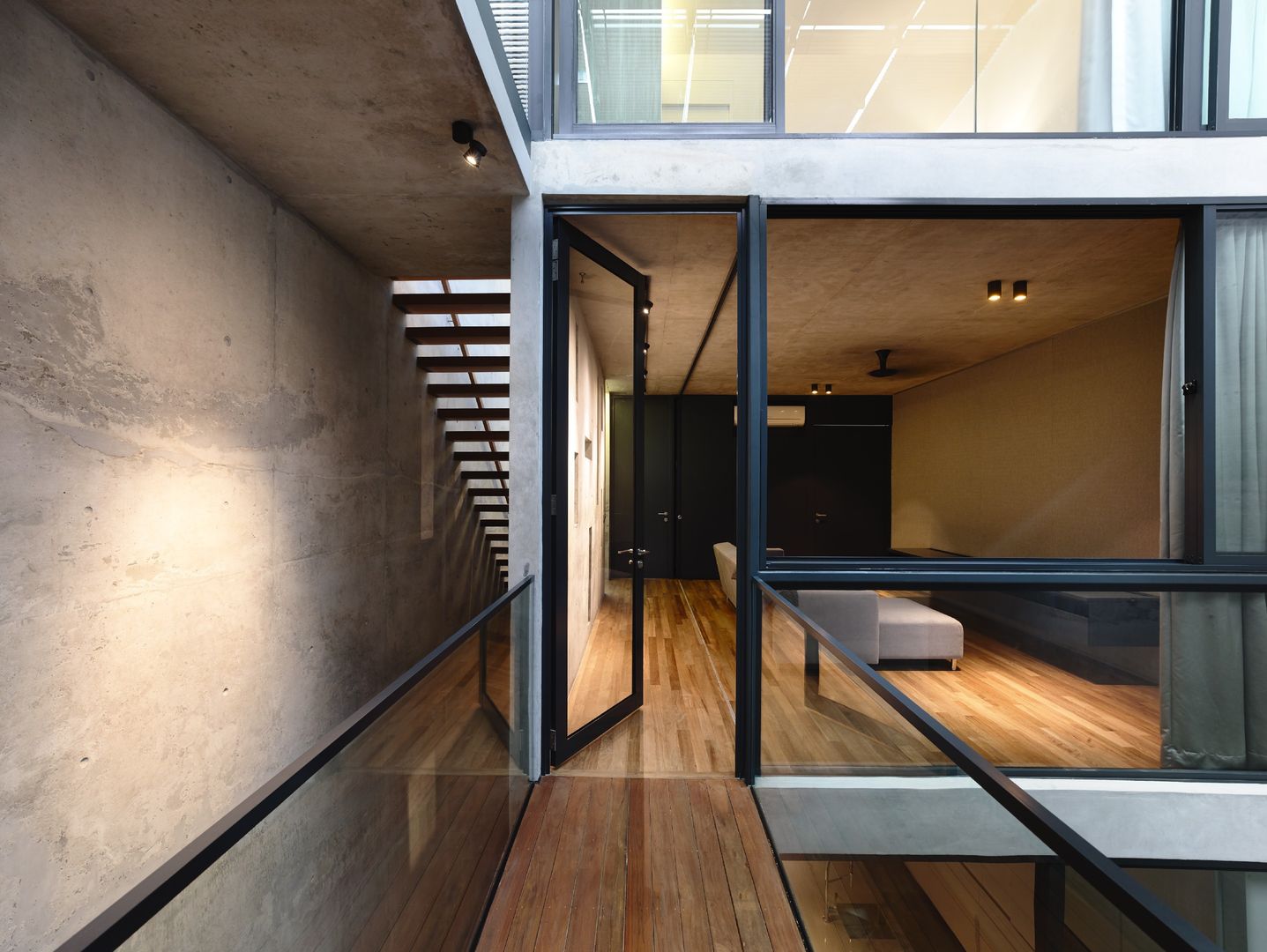 Well of Light, HYLA Architects HYLA Architects Puertas y ventanas de estilo moderno