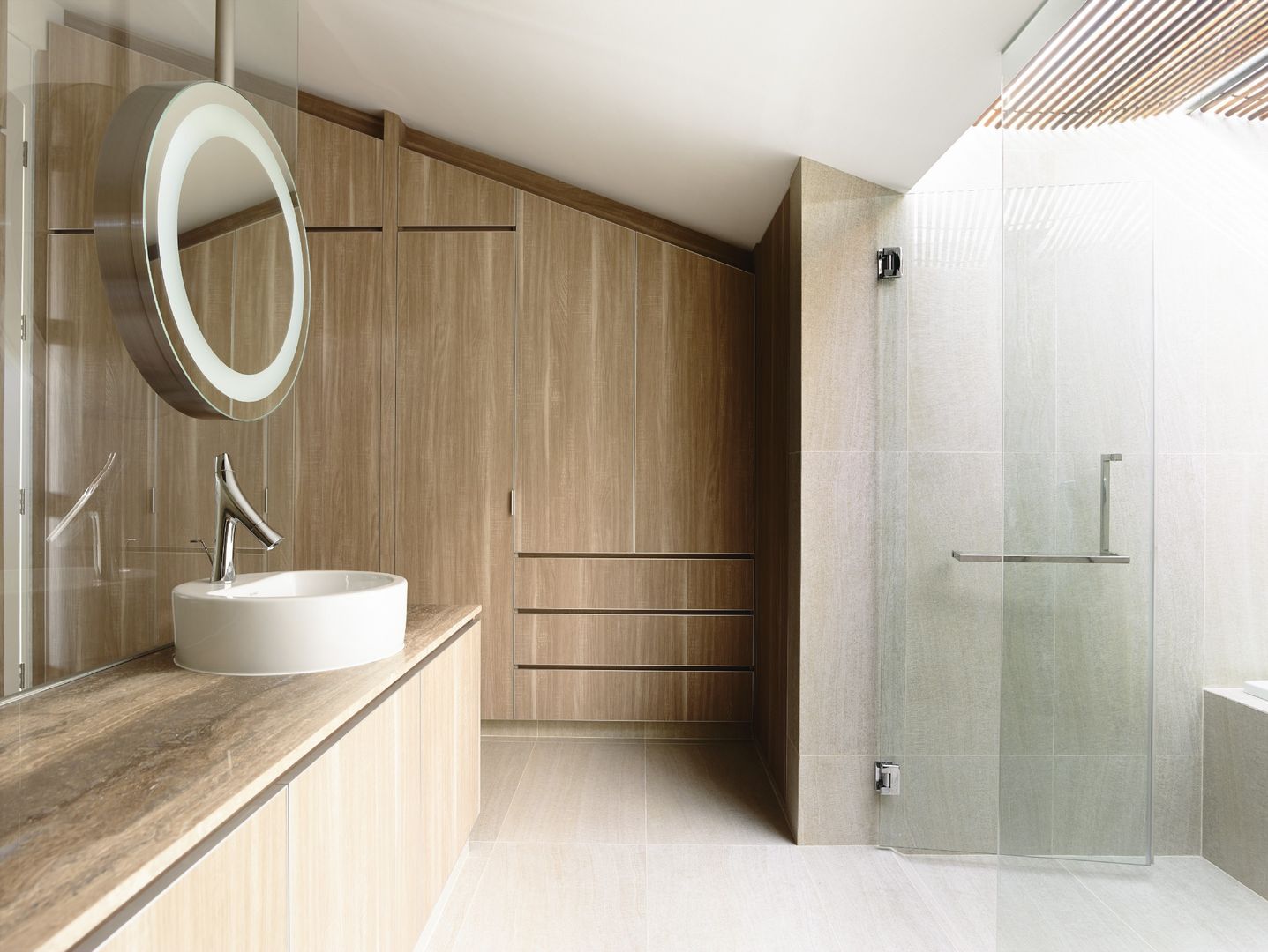 Well of Light, HYLA Architects HYLA Architects Modern bathroom