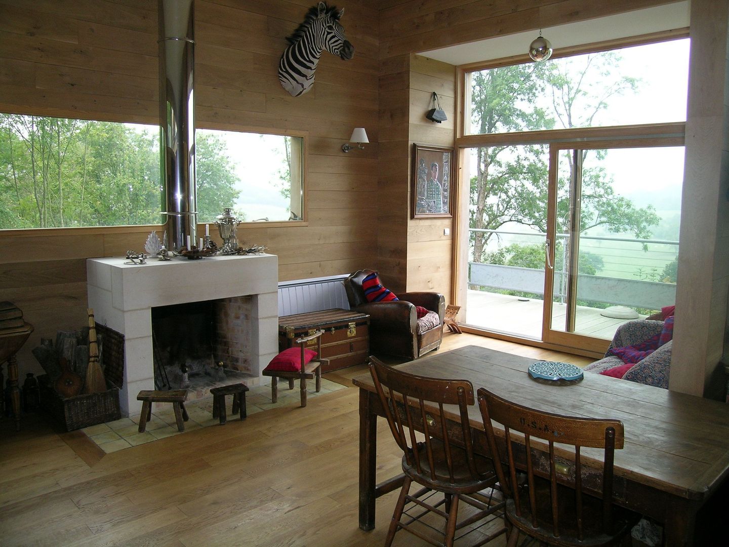 Extension d'une maison forestière dans le Perche, L'établi L'établi Modern houses