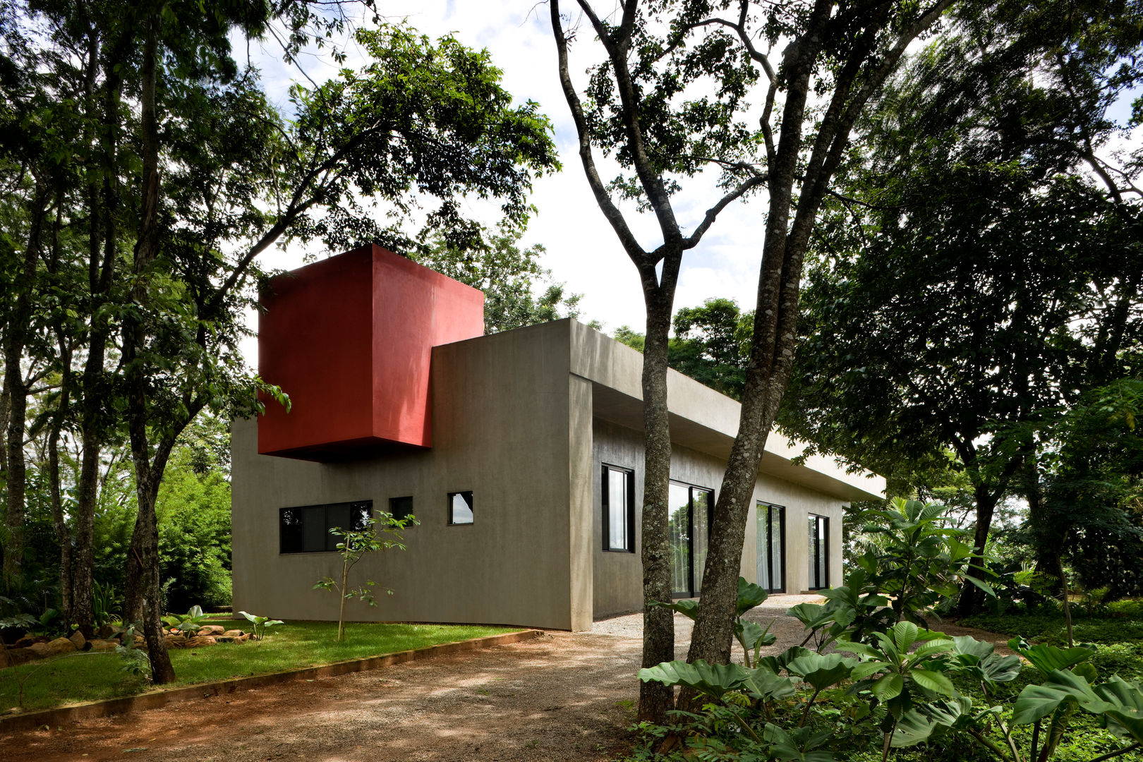 Casa da Caixa Vermelha, LEO ROMANO INTERIORES E EXTERIORES EIRELI-ME LEO ROMANO INTERIORES E EXTERIORES EIRELI-ME Modern houses Accessories & decoration