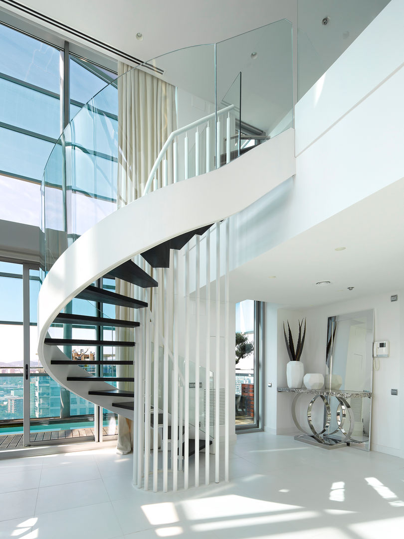ÁTICO BILOV, Molins Design Molins Design Mediterranean corridor, hallway & stairs
