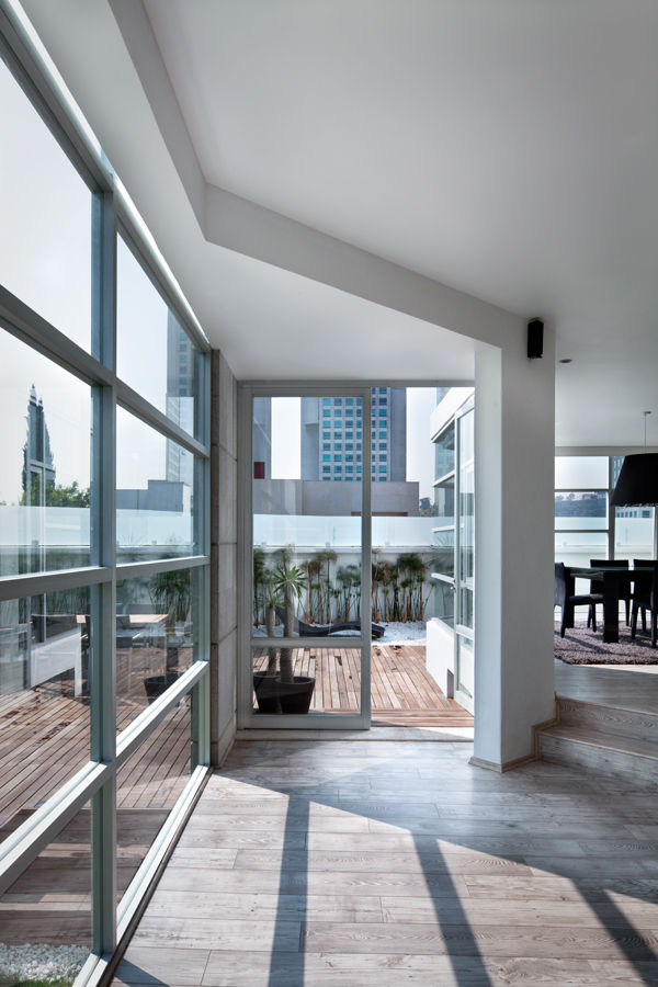 Casa Laureles - Micheas Arquitectos homify Balcones y terrazas de estilo moderno