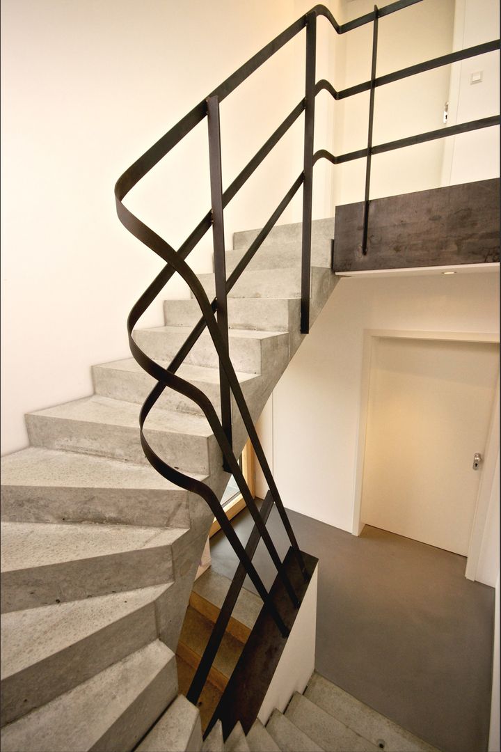 Beton 2+, Udo Ziegler | Architekten Udo Ziegler | Architekten Modern Corridor, Hallway and Staircase