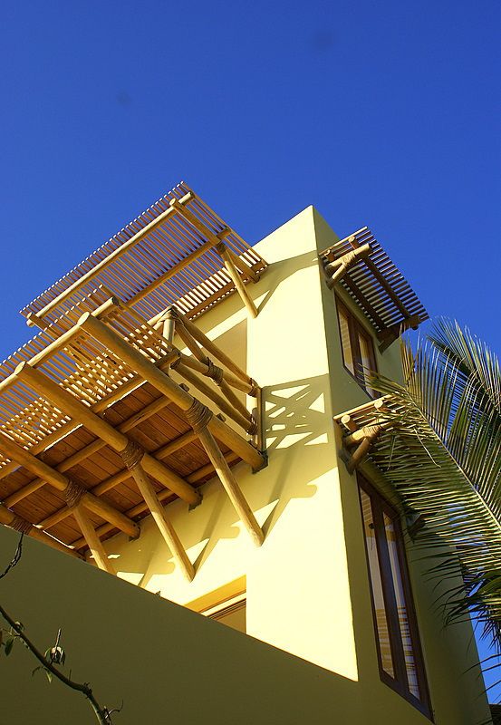 BALCONES, Casa Caracol, Punta Tortugas; BR Arquitectos. BR ARQUITECTOS Balcones y terrazas de estilo tropical Accesorios y decoración