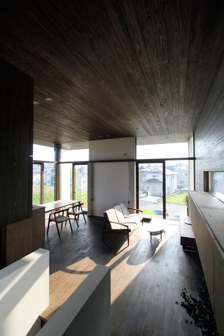 丘の上の二世帯住宅, 時空遊園 JIKOOYOOEN ARCHITCTS 時空遊園 JIKOOYOOEN ARCHITCTS Modern living room