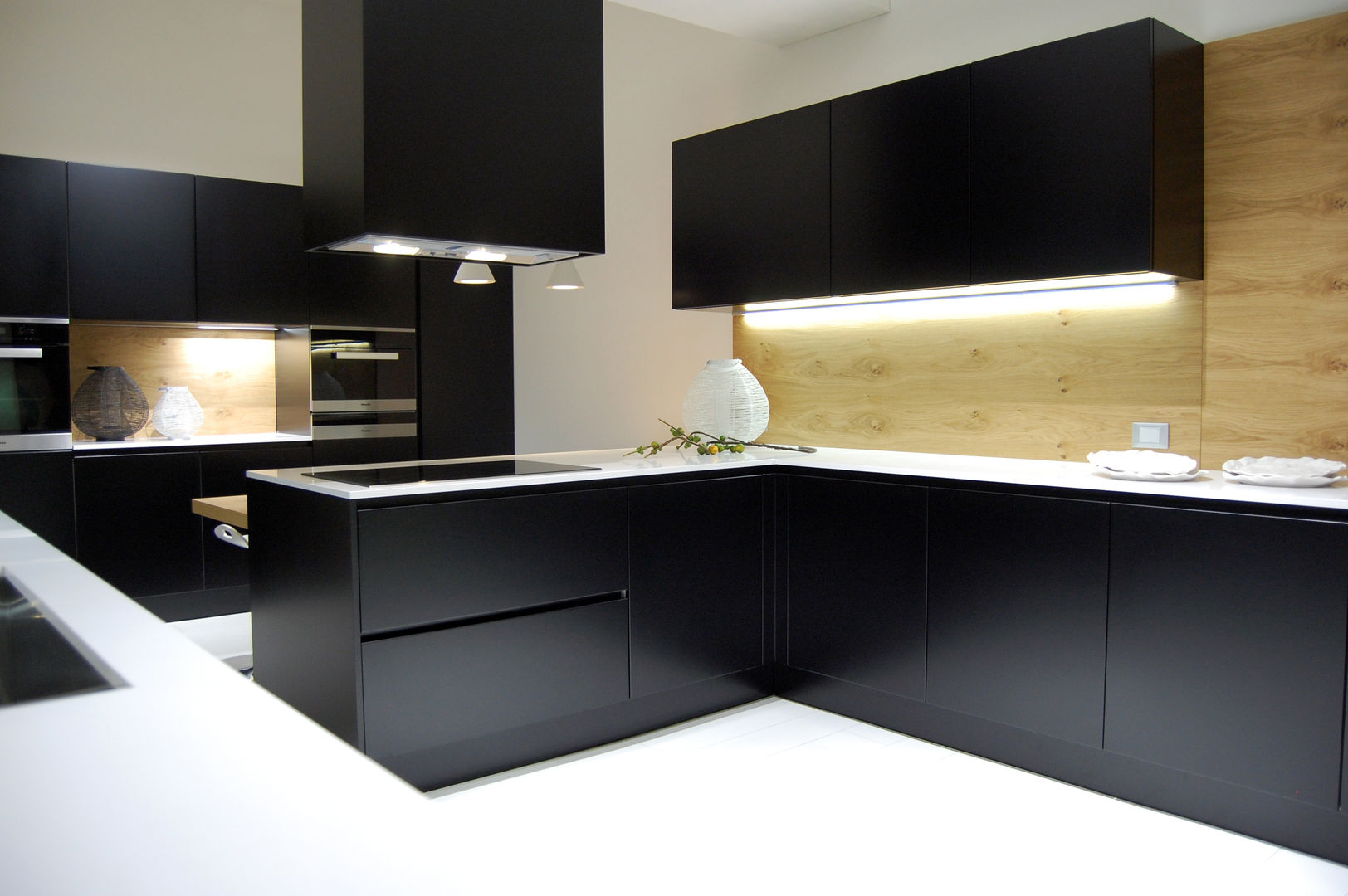 Cucina nera 2.0, Studio Versuro Studio Versuro Modern kitchen