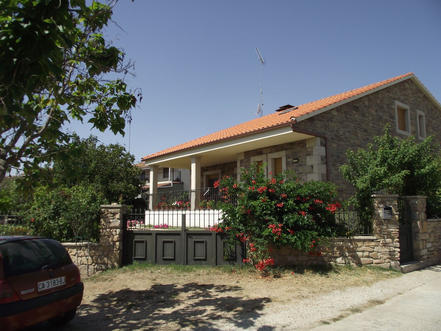 VIVIENDA UNIFAMILIAR , Meana Arquitectos Meana Arquitectos Country style house