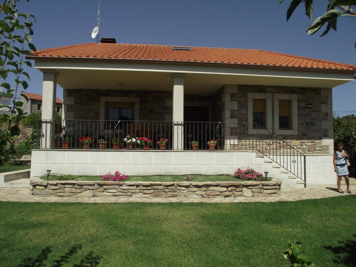 VIVIENDA UNIFAMILIAR , Meana Arquitectos Meana Arquitectos Country style house