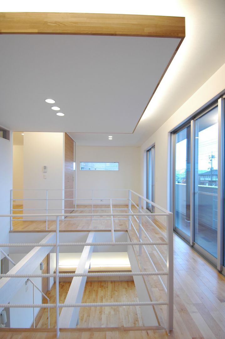 藤の木の家, 株式会社 垂井設計 株式会社 垂井設計 Modern corridor, hallway & stairs