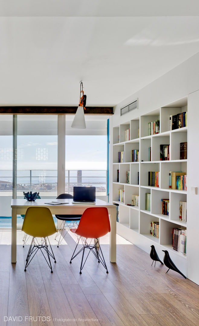 Un Pequeño piso en Alicante con Terraza y una vista al mar ¡espectacular!, FLAP STUDIO FLAP STUDIO Casas modernas