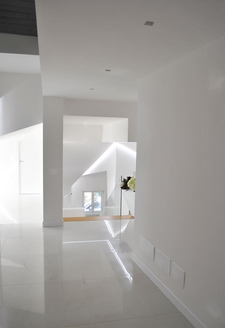 homify Modern Corridor, Hallway and Staircase