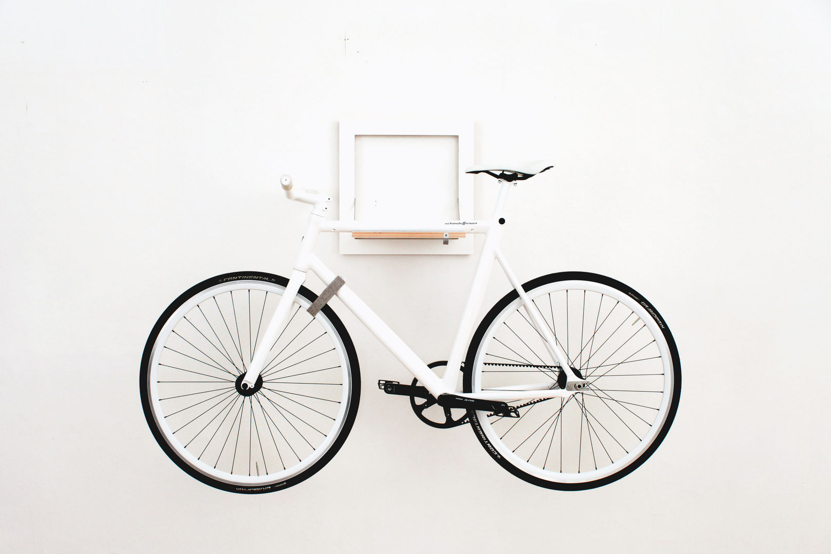 SLÎT – weiß, MIKILI – Bicycle Furniture MIKILI – Bicycle Furniture Minimalist living room Shelves