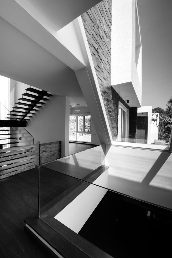 Residence at H2, Balan & Nambisan Architects Balan & Nambisan Architects 現代房屋設計點子、靈感 & 圖片