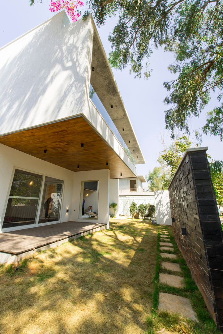 Residence at H2, Balan & Nambisan Architects Balan & Nambisan Architects Modern houses