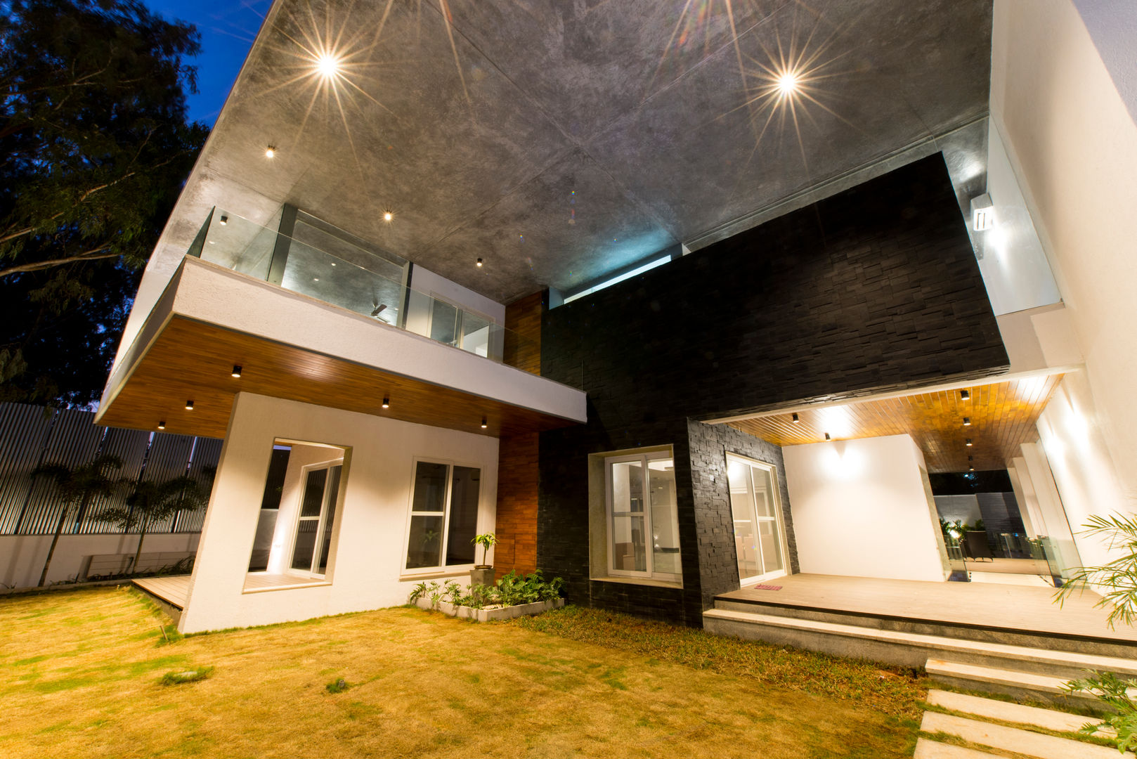Residence at H2, Balan & Nambisan Architects Balan & Nambisan Architects Casas modernas