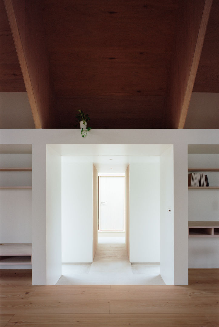 Koyanosumika, ma-style architects ma-style architects Minimalist corridor, hallway & stairs