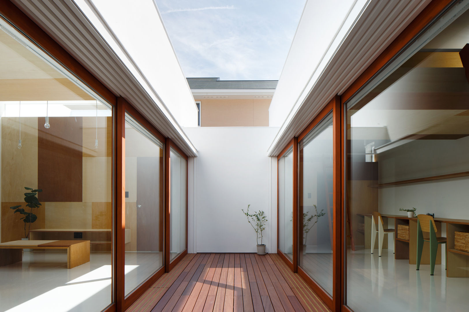 Idokoro, ma-style architects ma-style architects Minimalist corridor, hallway & stairs