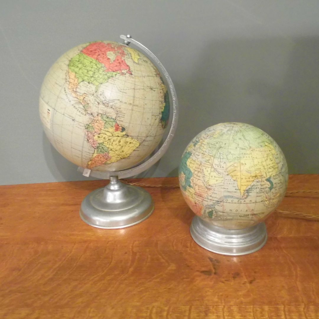 Illuminated Globes Travers Antiques Salas de estar clássicas Iluminação