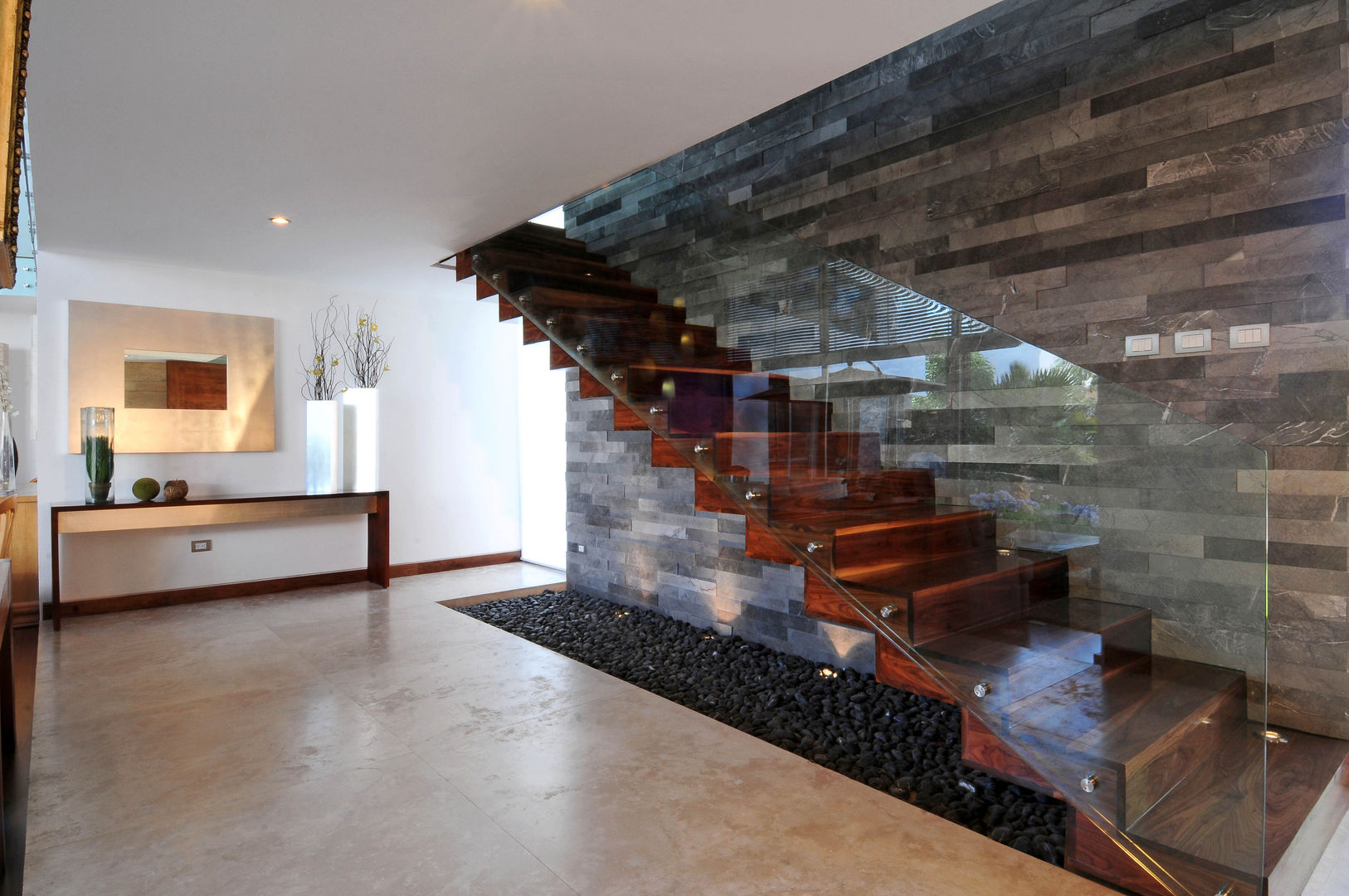 Casa EV, ze|arquitectura ze|arquitectura Modern corridor, hallway & stairs