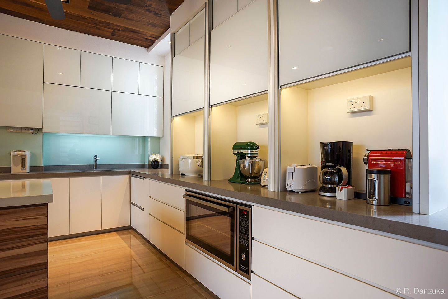 homify 現代廚房設計點子、靈感&圖片 收納櫃與書櫃