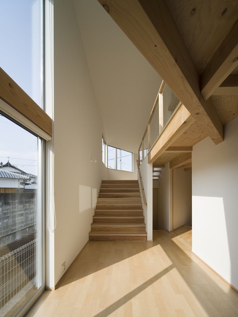 兵庫・S, 塔本研作建築設計事務所 塔本研作建築設計事務所 Modern corridor, hallway & stairs