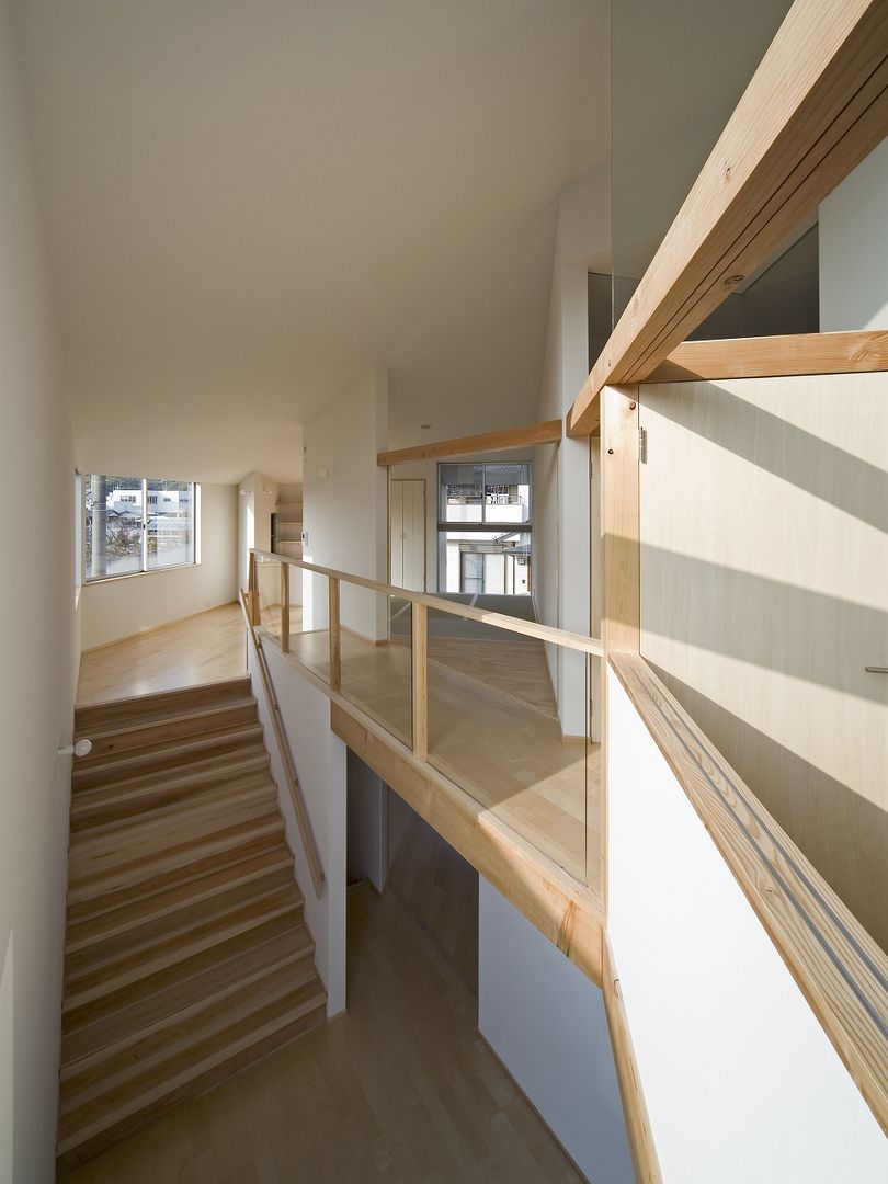 兵庫・S, 塔本研作建築設計事務所 塔本研作建築設計事務所 Modern corridor, hallway & stairs