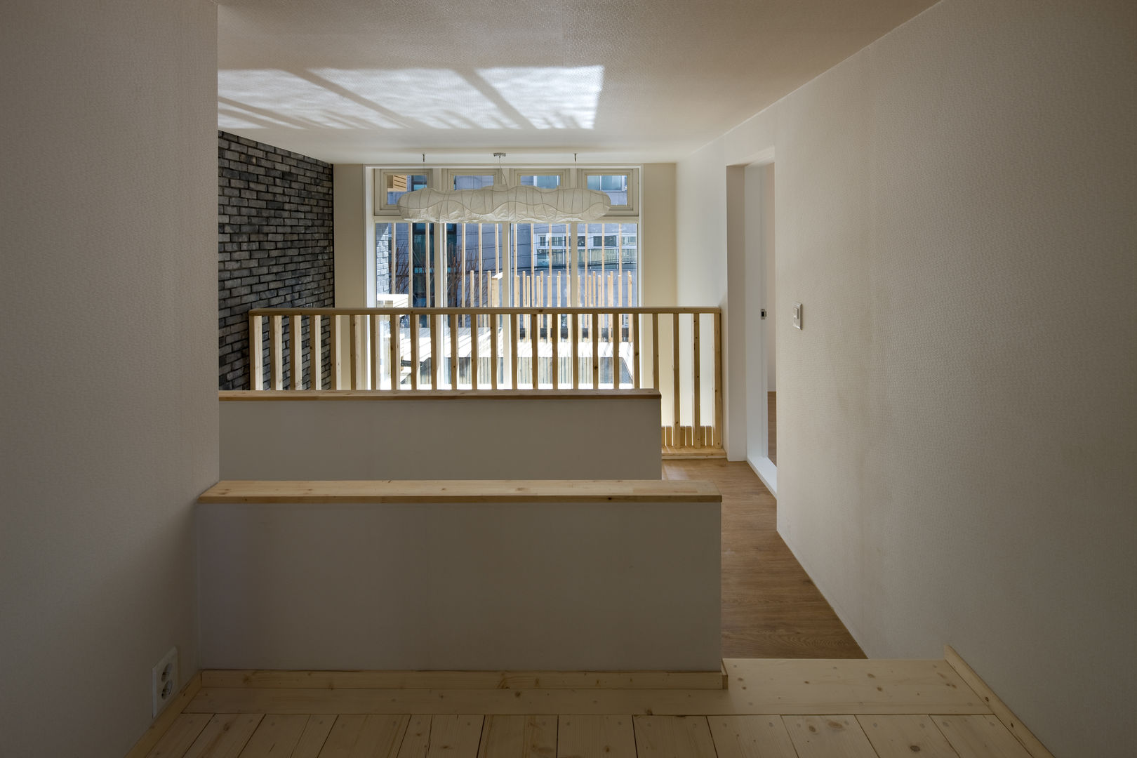 율리아네 집수리(Julia's JIP-SOORI), 무회건축연구소 무회건축연구소 Modern corridor, hallway & stairs