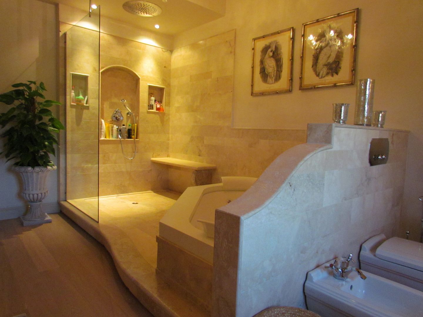 A villa totally furnished by Garden House Lazzerini, Garden House Lazzerini Garden House Lazzerini Bathroom Bathtubs & showers