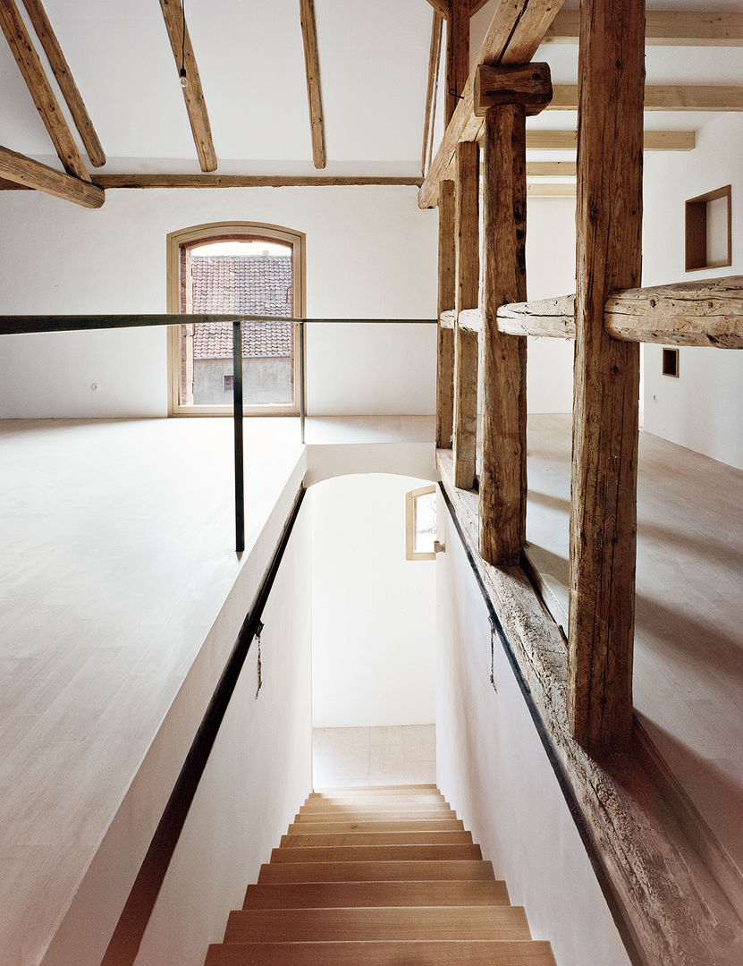 Haus Stein, JAN RÖSLER ARCHITEKTEN JAN RÖSLER ARCHITEKTEN Minimalist corridor, hallway & stairs