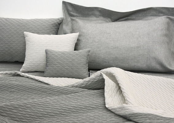 homify Minimalist bedroom Textiles