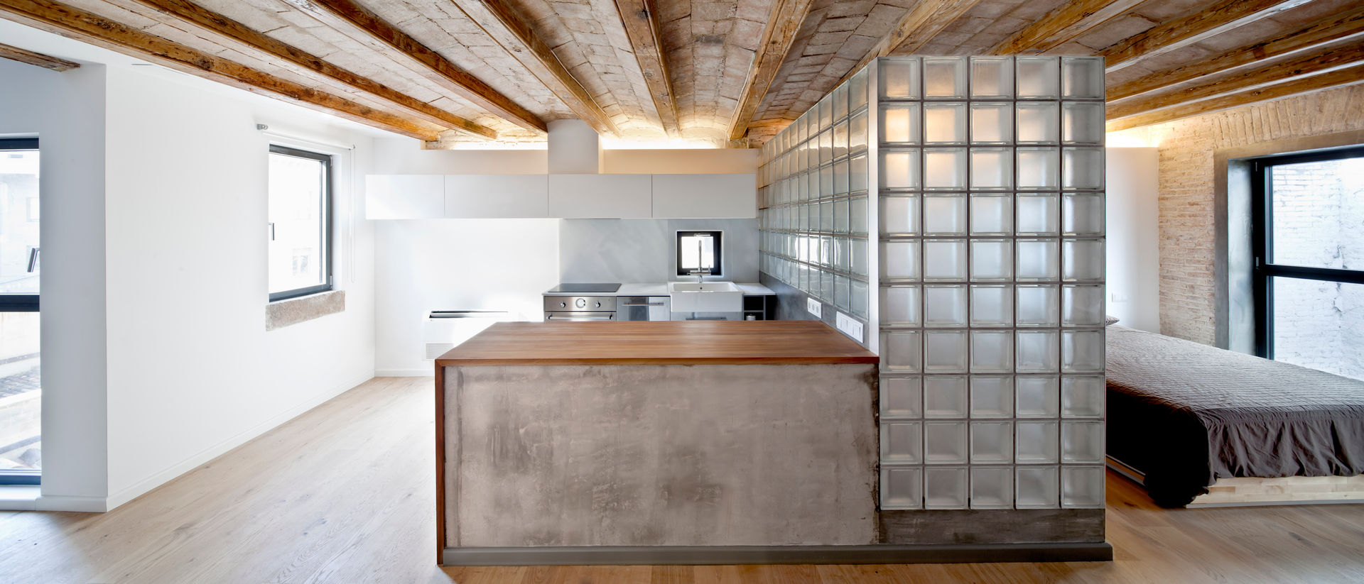 FLAT FOR A PHOTOGRAPHER, Alex Gasca, architects. Alex Gasca, architects. Cozinhas mediterrâneas