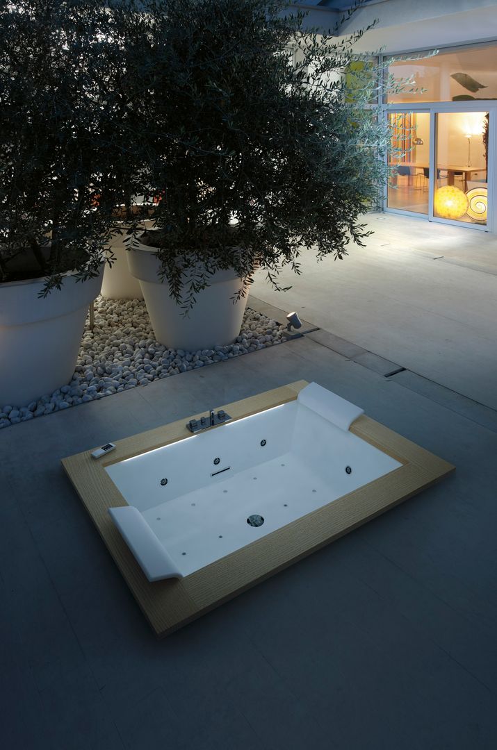 Baden - whirlpools, Novellini Novellini Ванная комната в стиле модерн Ванны и душевые