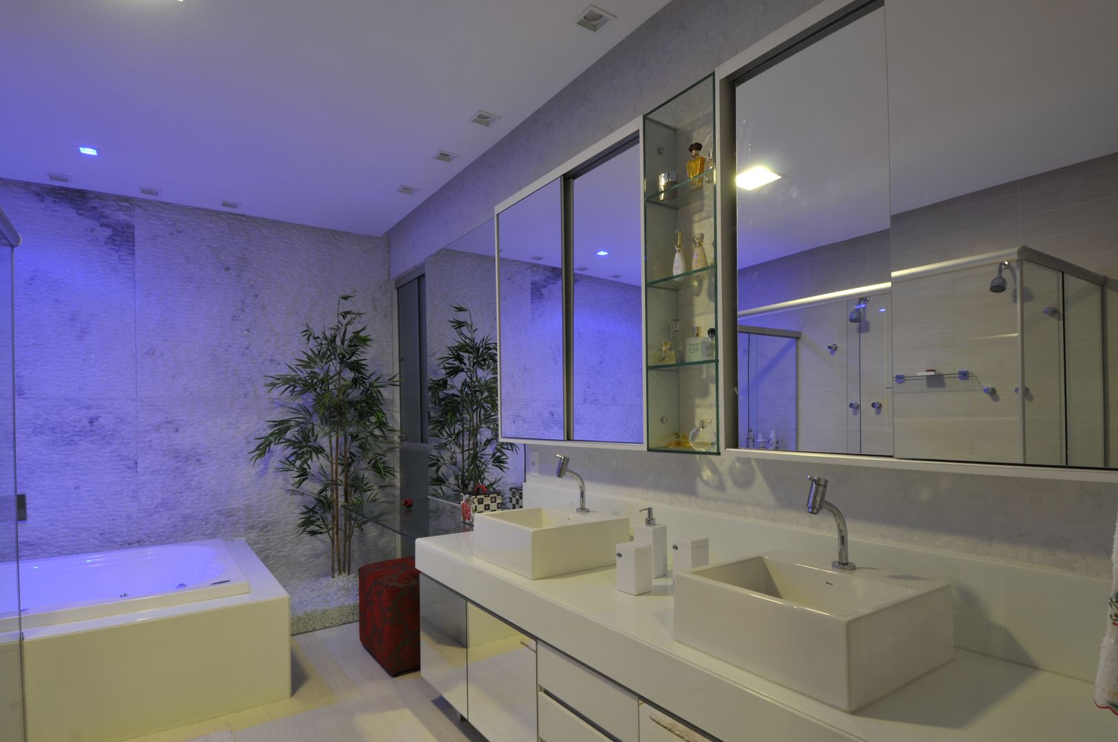 Casa Contemporânea, Espaço Cypriana Pinheiro Espaço Cypriana Pinheiro Modern bathroom