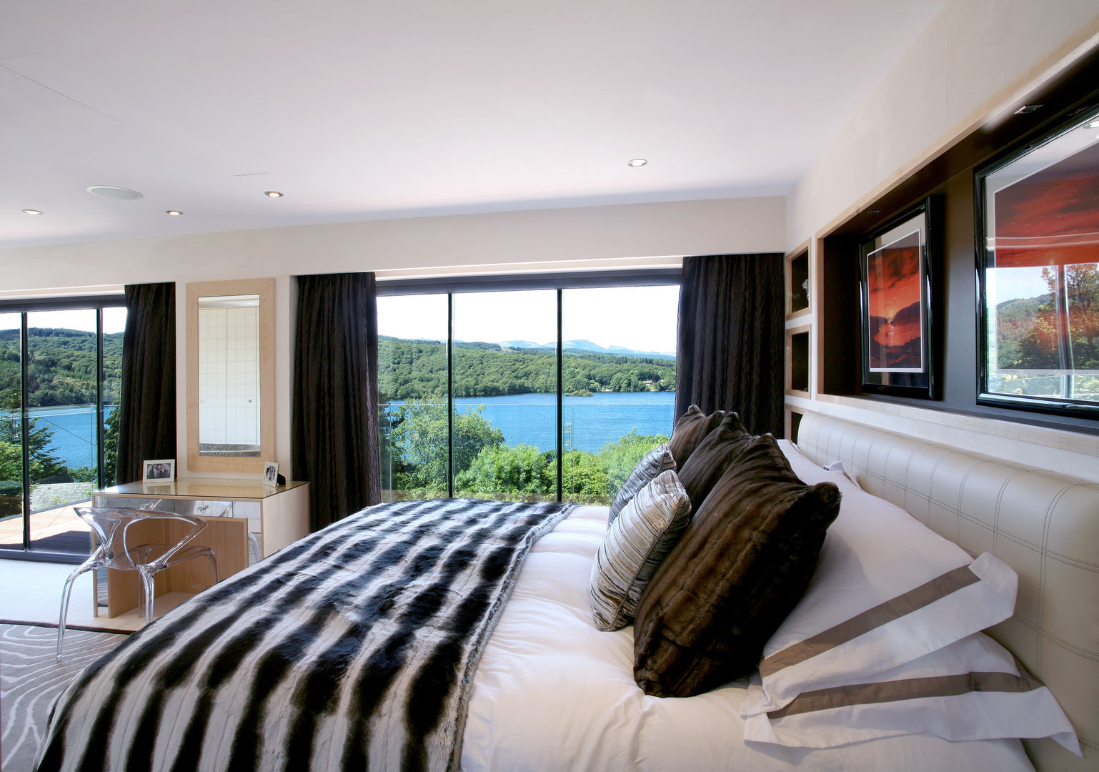 Master Bedroom - TV hidden in ceiling: modern by Angel Martin Interiors, Modern