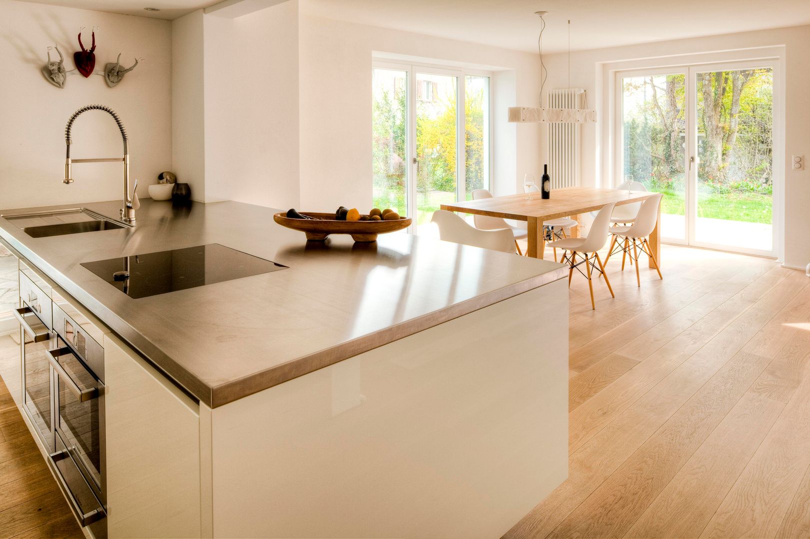 Wohnhaus in Witikon, hausbuben architekten gmbh hausbuben architekten gmbh Country style kitchen