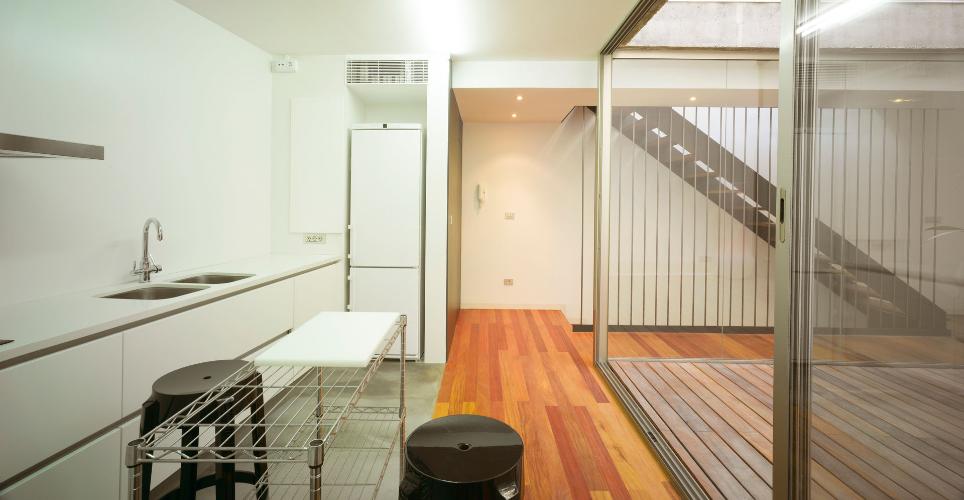 Vivienda Teresa, Rocamora Arquitectura Rocamora Arquitectura Modern corridor, hallway & stairs