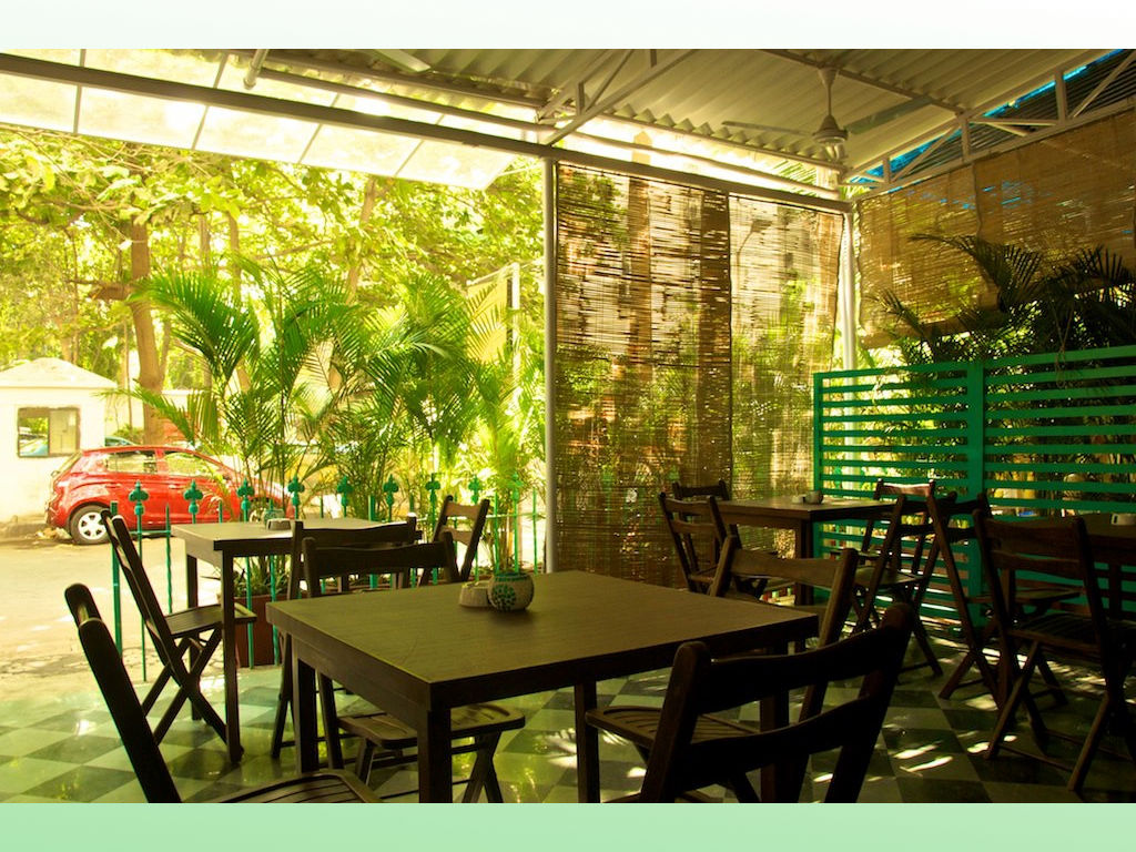 Yellow Tree Cafe at Lokhandwala, Design Kkarma (India) Design Kkarma (India) مساحات تجارية مطاعم