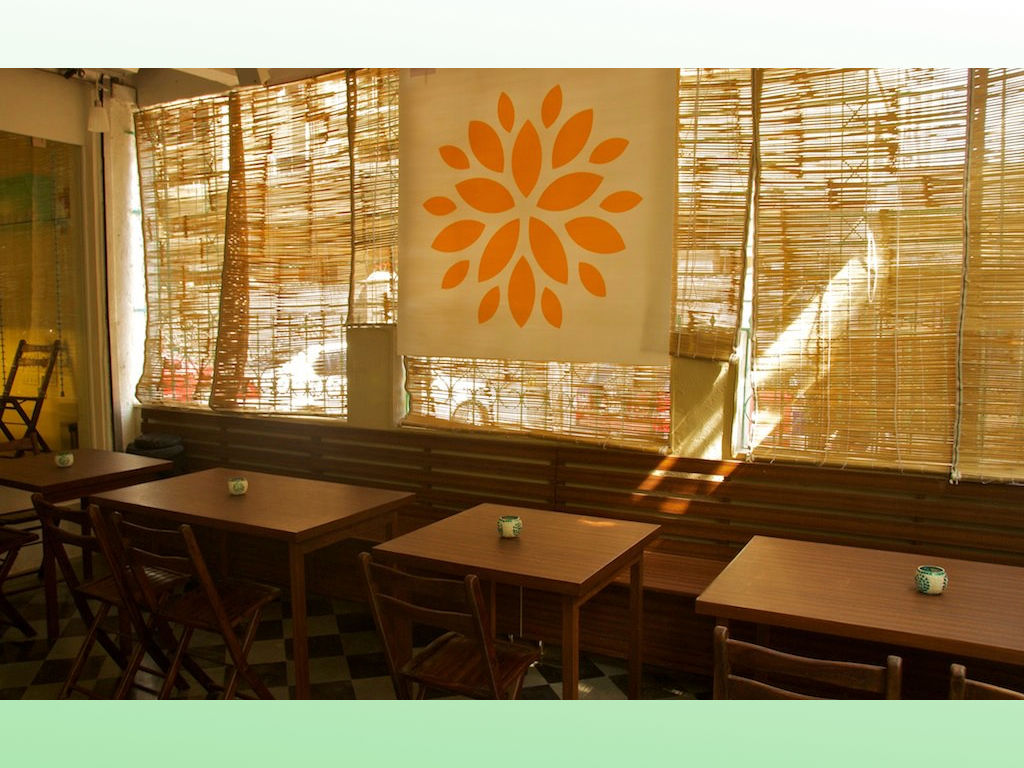 Yellow Tree Cafe at Lokhandwala, Design Kkarma (India) Design Kkarma (India) Commercial spaces Gastronomy