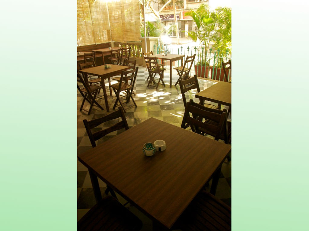 Yellow Tree Cafe at Lokhandwala, Design Kkarma (India) Design Kkarma (India) مساحات تجارية مطاعم