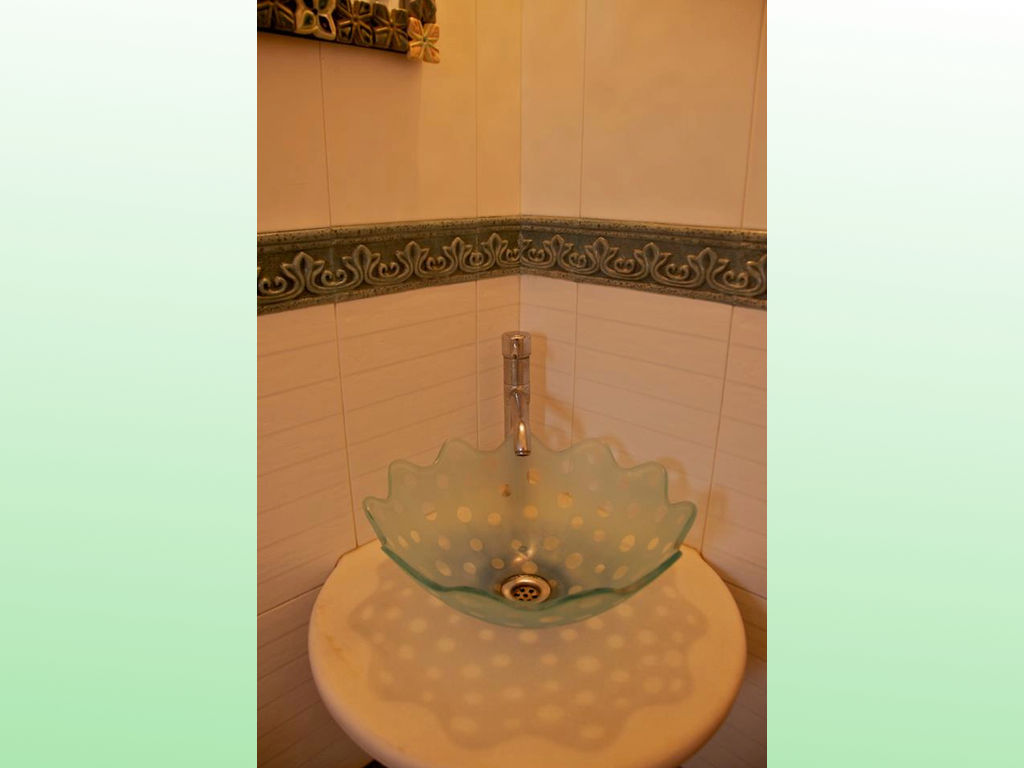 Residence at Andheri, Design Kkarma (India) Design Kkarma (India) Eclectic style bathroom