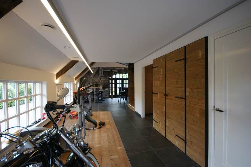 renovatie bijgebouw, KleurInKleur interieur & architectuur KleurInKleur interieur & architectuur Landelijke fitnessruimtes Band,Wiel,Fiets,Gebouw,Fietswiel,Kamerplant,Hout,Vloeren,Vloer,huis