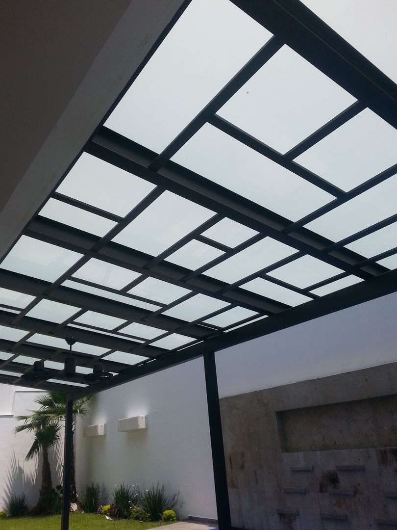 TERRAZA VIDRIO LAMINADO, DEAALUM DEAALUM بلكونة أو شرفة