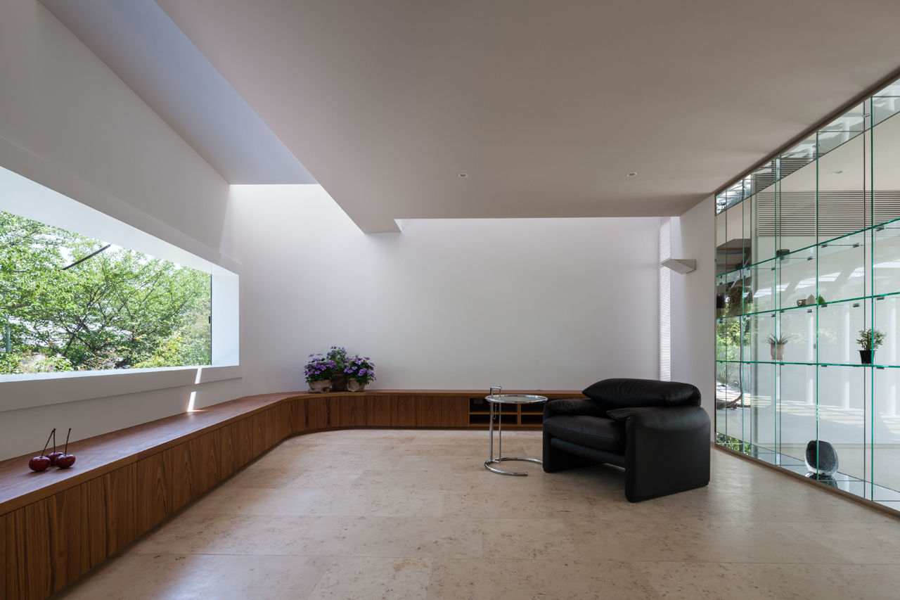 House for green,breeze and light Yaita and Associaes モダンデザインの リビング