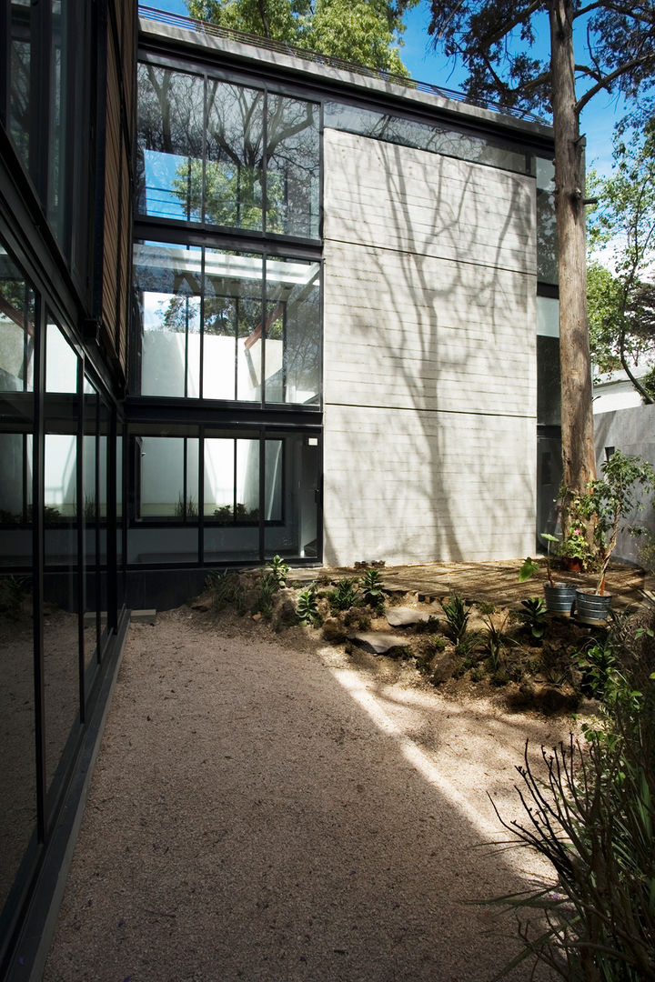 Casa B, Gaeta Springall Arquitectos Gaeta Springall Arquitectos Modern garden