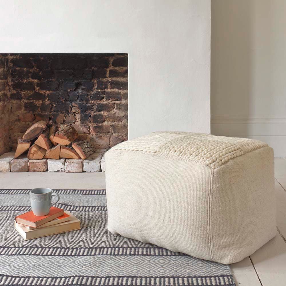 Schnuffle Pouffe with Knitted top homify 스칸디나비아 거실 액세서리 & 장식