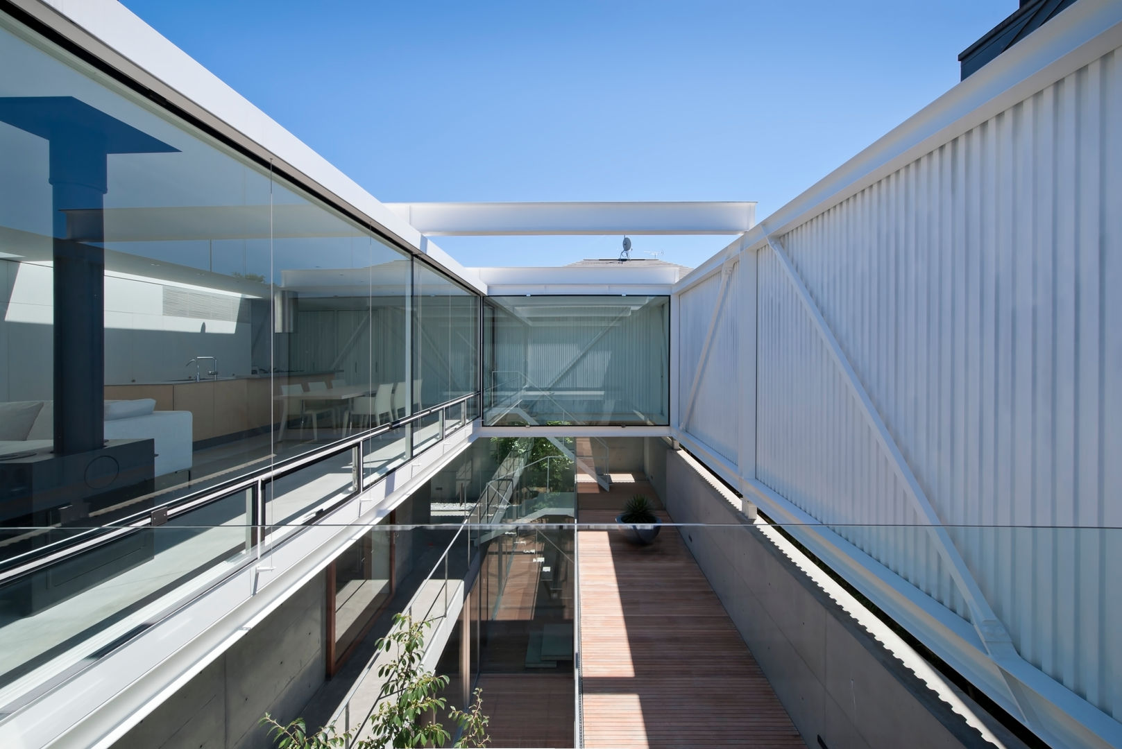 PATIO, Yaita and Associaes Yaita and Associaes Modern balcony, veranda & terrace